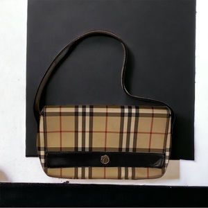 Burberry signature flap bag in beige